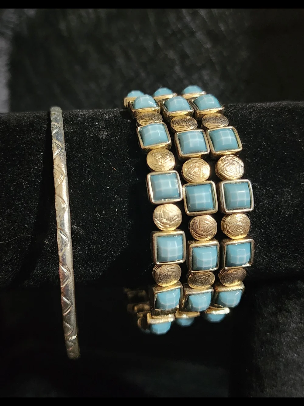 Silver-tone bracelet with turquoise-colored stone accents – Women's jewelry